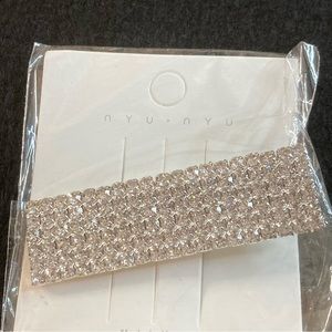 NYU •NYU rhinestone silver hair clip